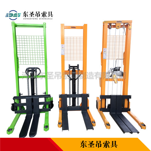 小型手動液壓堆高車使用輕巧便捷與設計方案何關系？--河北東圣吊索具制造有限公司--小型攪拌機|石材夾具|液壓堆高車|手動叉車