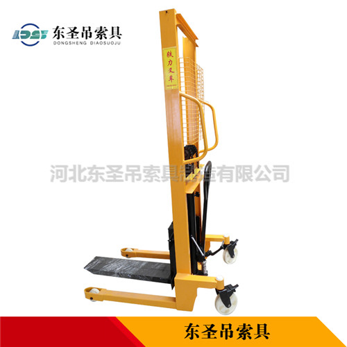 重型手動液壓堆高車產品側面展示--河北東圣吊索具制造有限公司--小型攪拌機|石材夾具|液壓堆高車|手動叉車