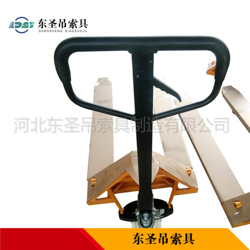 手拉葫蘆叉車--河北東圣吊索具制造有限公司--手動叉車|液壓堆高車|小型攪拌機(jī)|石材夾具