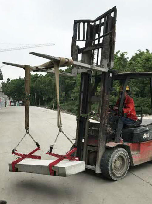 液壓堆高車與吊裝帶石材夾具配合使用吊運石材--河北東圣吊索具制造有限公司--液壓堆高車|手動叉車|小型攪拌機(jī)|石材夾具